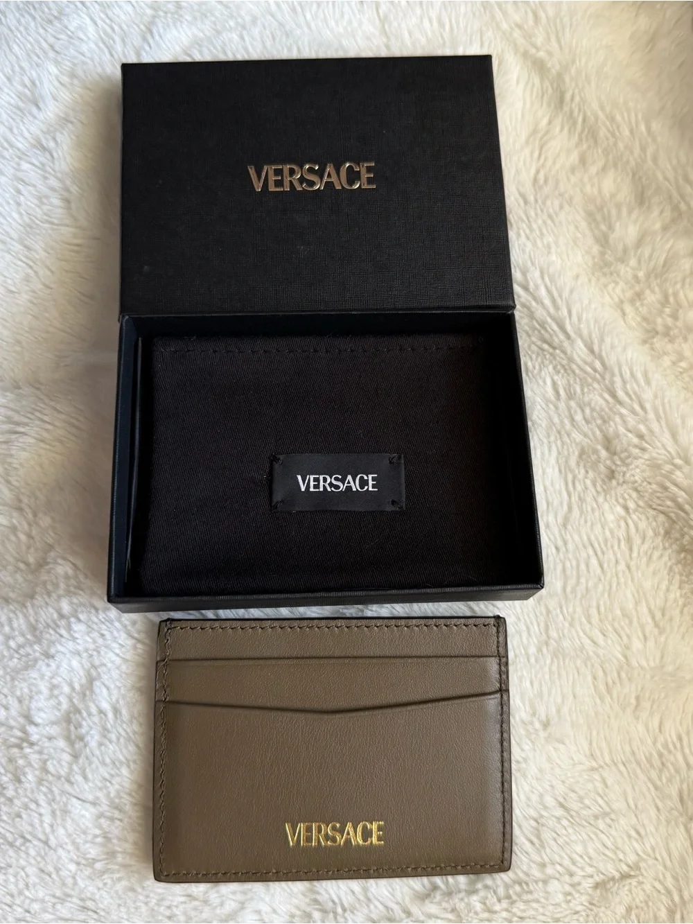 AUTHENTIC Versace Mini Medusa card holder (Full inclusion - box and dust bag)